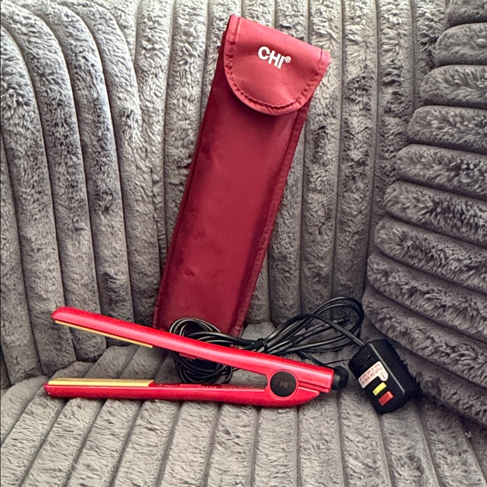 CHI Red Hair Straightener with Heat Protection Case Works Great!